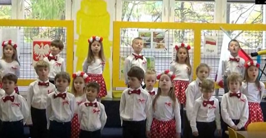 Dzieci z Przedszkola Miś w Szczecinku we wzruszającej inscenizacji na Święto Niepodległości [wideo]