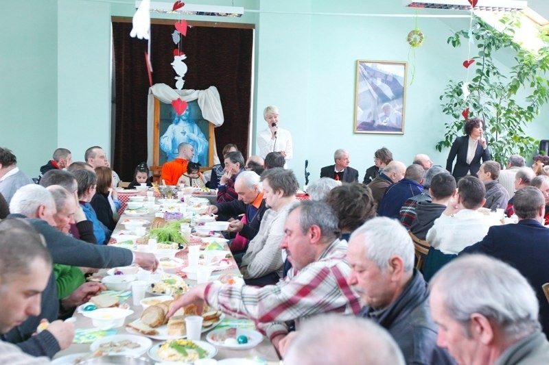 Poznań: Wielkanocne śniadanie w Barce. Przyszło ponad 100 osób [ZDJĘCIA]