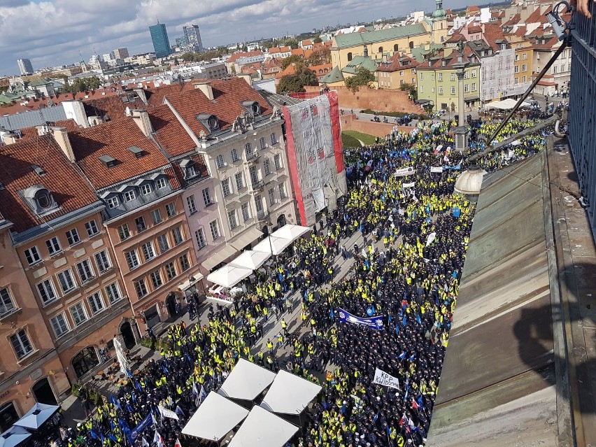 Protest policjantów w Warszawie [ZDJĘCIA]. Ponad 30 tys. mundurowych na manifestacji! Są też z woj. śląskiego [2.10.2018]