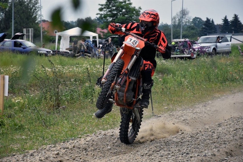 Super Rally w Legnicy, rajdowcy już się ścigają.