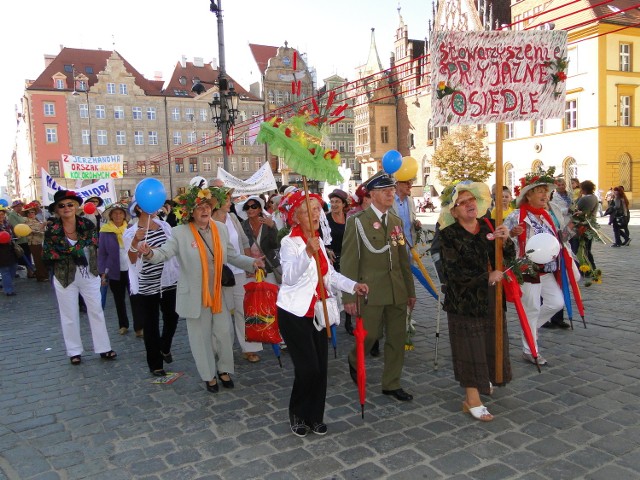 W piątek inauguracja IV Wrocławskich Dni Seniora. Znów w barwnych kapeluszach przejdą w korowodzie dookoła Rynku