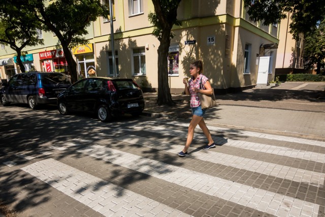 Przejście dla pieszych na zmodernizowanej ul. 11 listopada na osiedlu Leśnym.