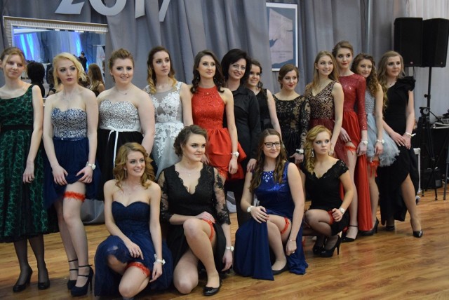 W sobotę, 11 lutego, na balu studniówkowym bawili się tegoroczni maturzyści Zespołu Szkół nr 3 w Skierniewicach. Studniówka odbyła się w hali OSiR.