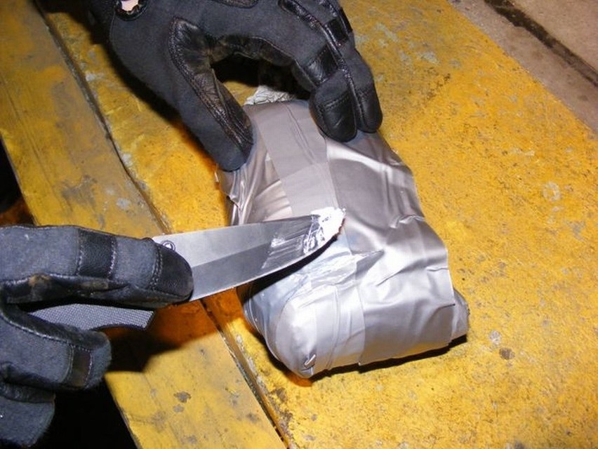 Pomorze: Udaremniono przemyt 6 kg amfetaminy [ZDJĘCIA, FILM]