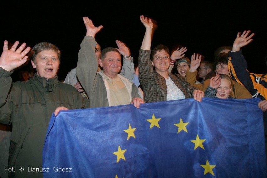 15.lat temu Polska stała się członkiem Unii Europejskiej. 1 maj 2004 Kudowa-Zdrój przejście graniczne [ZDJĘCIA]
