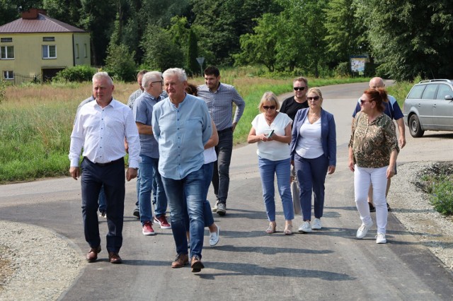 Droga wewnętrzna, łącząca Chrząstówkę z Nieplą, została oddana do użytku