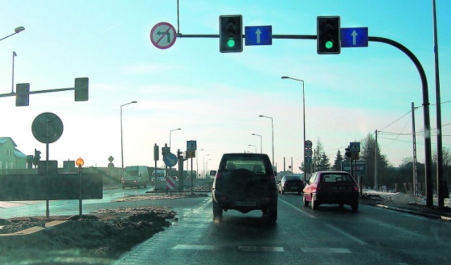 Przejazd przez kontrowersyjne skrzyżowanie na "czwórce" z dwiema sygnalizacjami w Zgłobicach  ma być bezpieczniejszy
