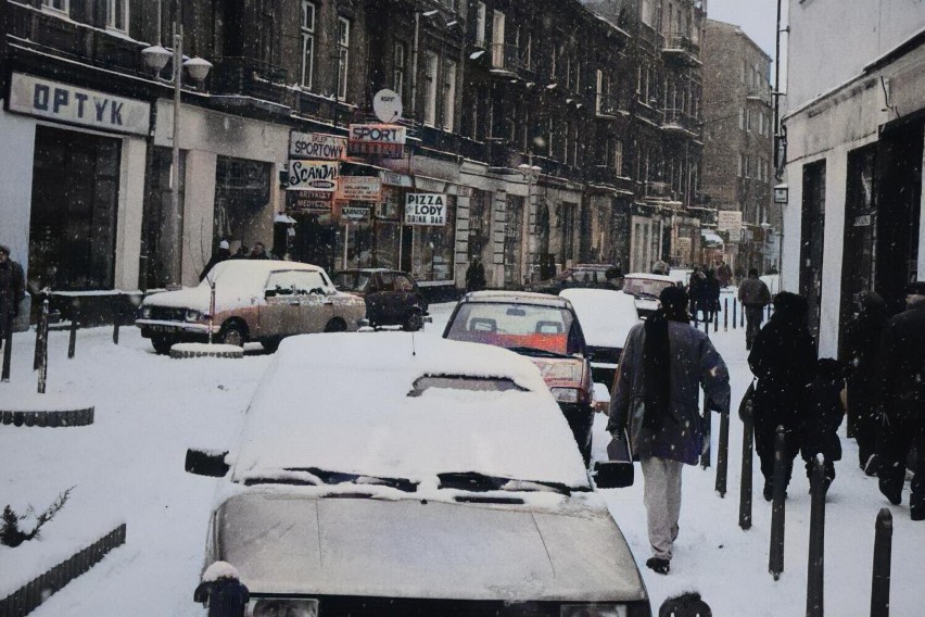 Nie ma już takiego Sosnowca! Maluszki na ulicach, kolejki do sklepów... Stare zdjęcia zostały pokolorowane! Rozpoznajesz te miejsca?