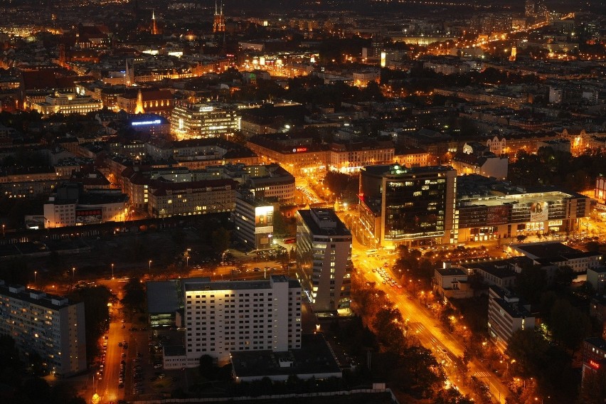 Wrocław: Widok ze Sky Tower nocą (ZDJĘCIA)