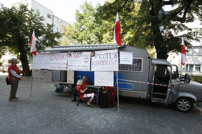 Wrocław: Protestowali przeciwko bezprawiu sądów i prokuratur (ZDJĘCIA)