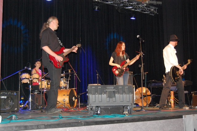 Zespół Akkon w trakcie koncertu na scenie Sztumskiego Centrum Kultury