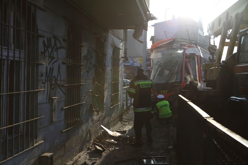 Tramwaj wbił się w ścianę budynku przy ul. Jana z Kolna w Gdańsku