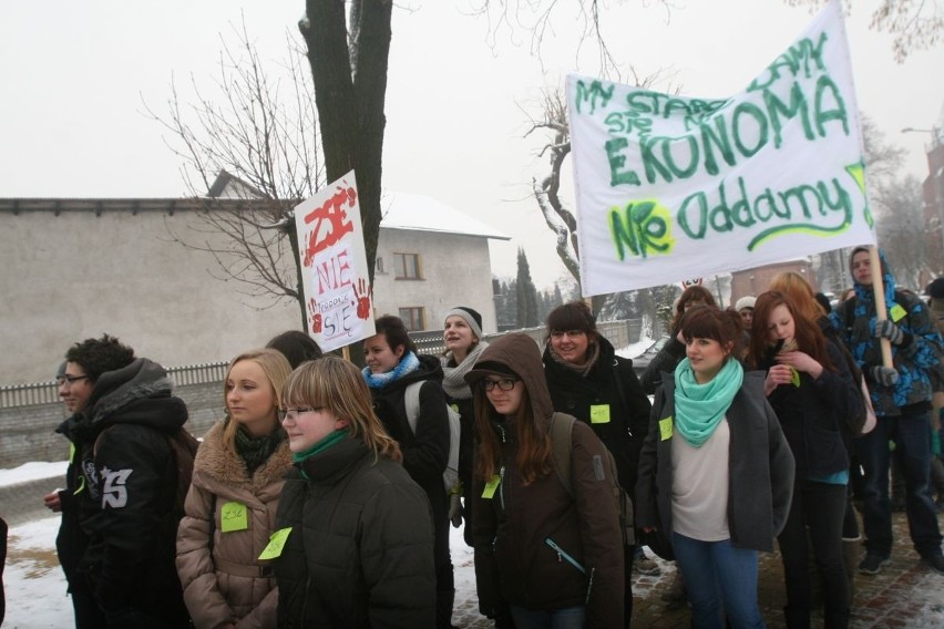 Manifestacja młodzieży Ekonomika z Raciborza [ZDJĘCIA i WIDEO]