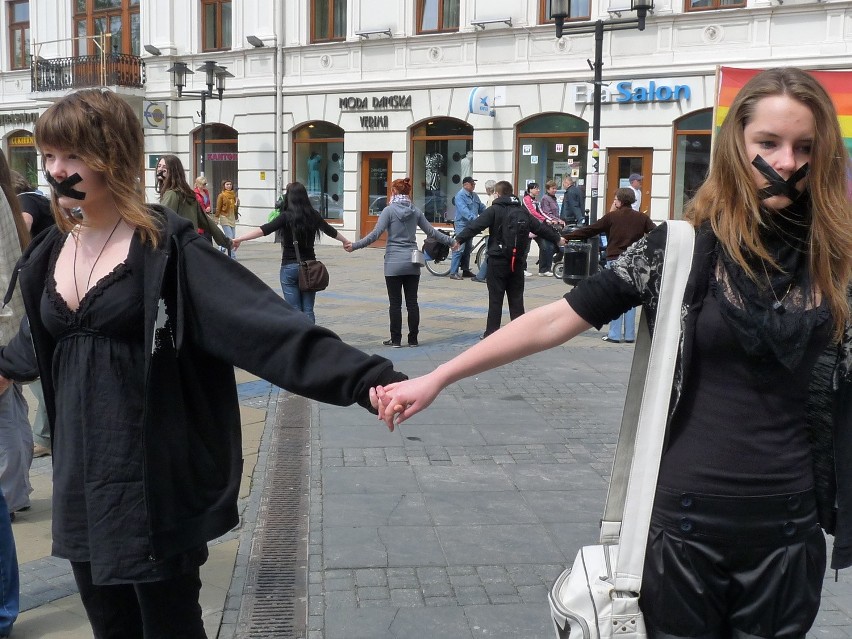 Happening przeciwko homofobii w Lublinie (wideo, zdjęcia)