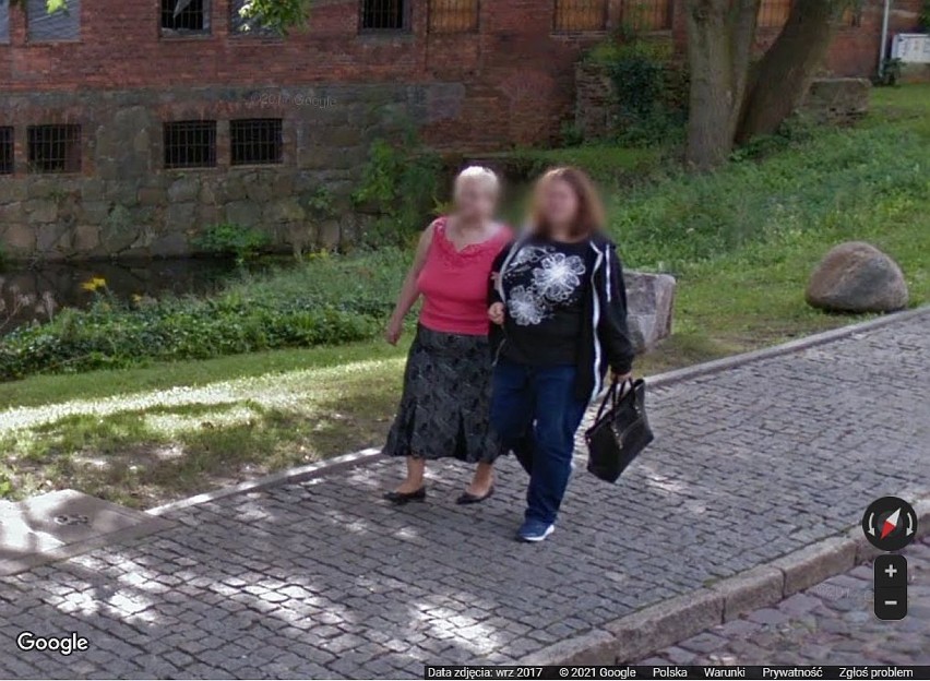 Przyłapani przez kamerę Google Street View w parkach w...