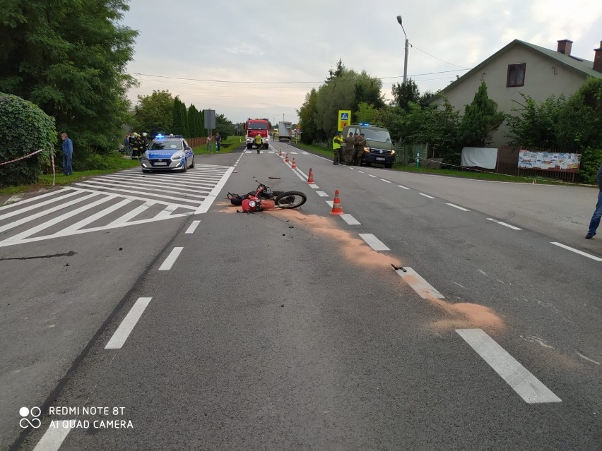 Wypadek na drodze krajowej nr 73 w Radwanie. 18-letni motocyklista uderzył w tira [ZDJĘCIA]