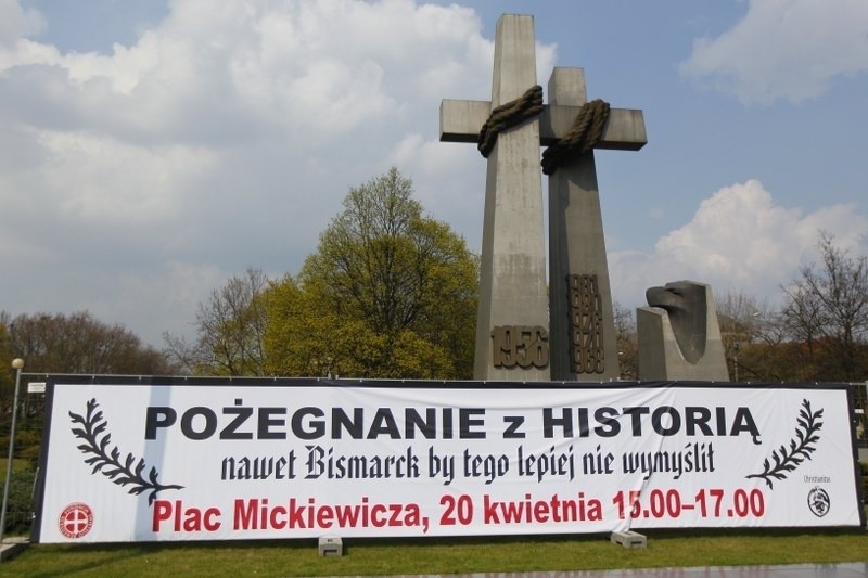 Protest przeciwko ograniczeniu liczby godzin historii w...