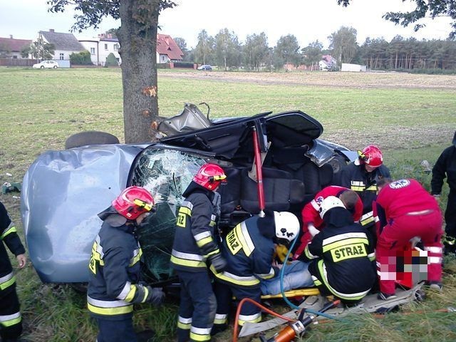 Pijany mieszkaniec Krotoszyna rozbił doszczętnie swój samochód i trafił do szpitala podczas wypadku do jakiego doszło w poniedziałek 24 września w miejscowości Smoszew na trasie Krotoszyn - Ostrów Wlkp.

Zobacz więcej: Jedna osoba ranna i zniszczone auto - to efekt wypadku w Smoszewie, na trasie Krotoszyn-Ostrów FOTY