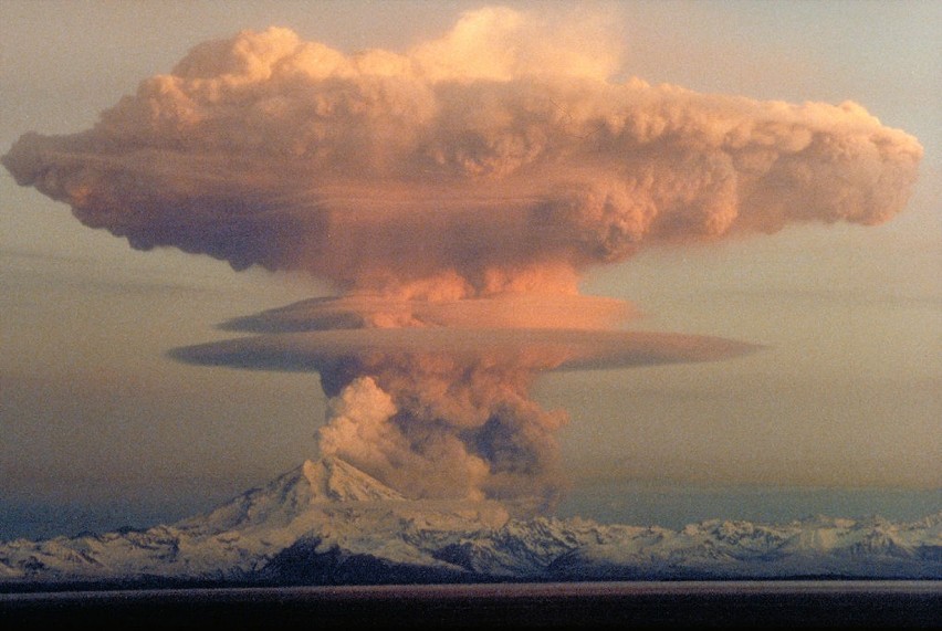 Erupcja Mount Redoubt na Alasce w 1990 r.