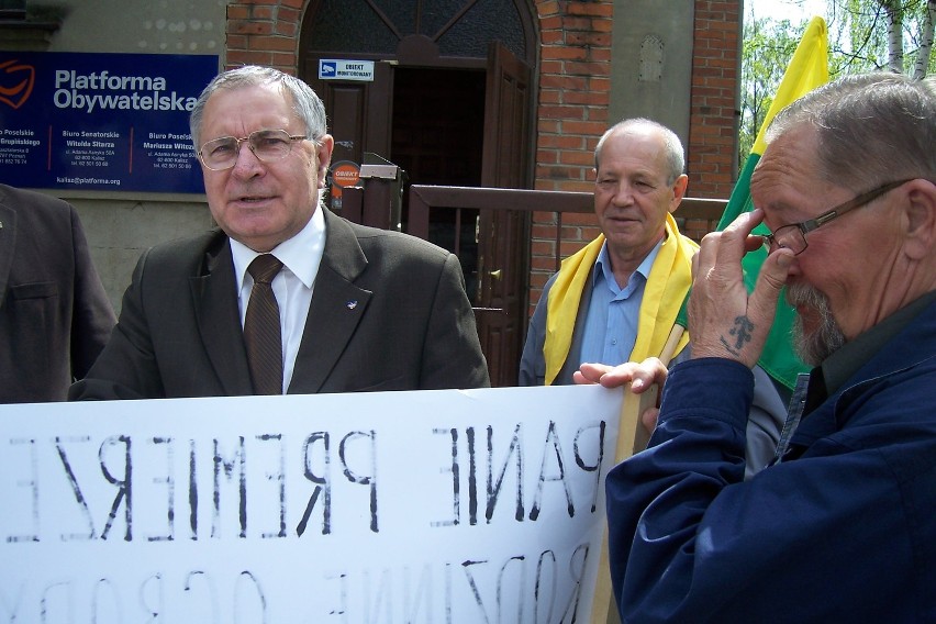 Kalisz: Działkowcy pikietowali przed biurem Platformy Obywatelskiej. FOTO