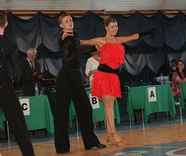 Tańczą Piotr Mazur i Klaudia Pietrzyk