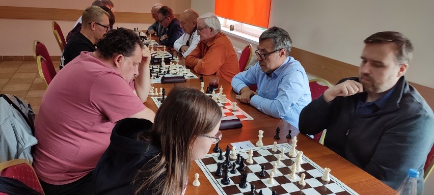 Tak przebiegał turniej szachowy w Wielgiem, 14 października...