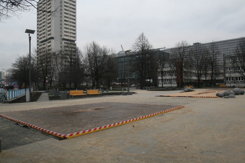 Katowice: Skwer przy Sokolskiej już przebudowany [ZDJĘCIA]