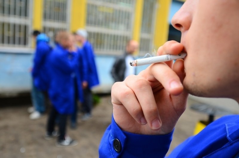 Jeden papieros wypalony na terenie szkoły może kosztować (i...
