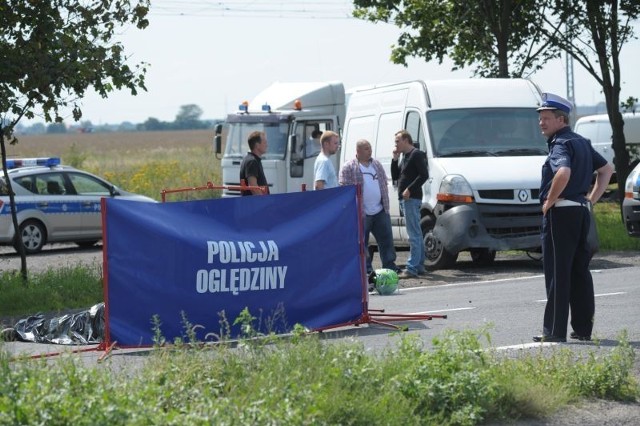 Tragiczny wypadek w Paczkowie. Z samochodem osobowym zderzył się motocyklista. Zginął na miejscu.

Zobacz więcej: Motocyklista zderzył się z autem. Zginął na miejscu [ZDJĘCIA]