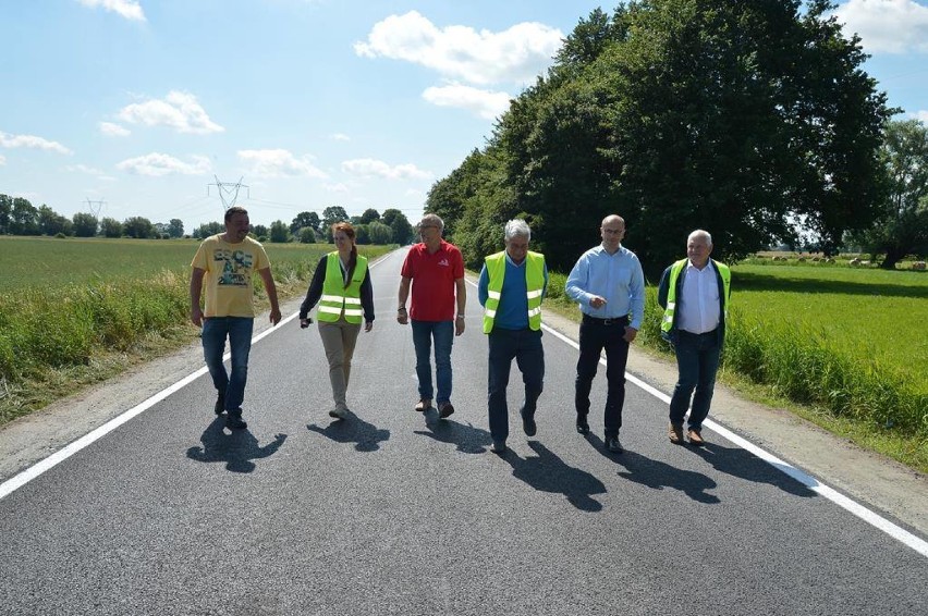 Gmina Cedry Wielkie. Remont drogi między Błotnikiem a Kiezmarkiem zakończony. Będzie bezpieczniej 