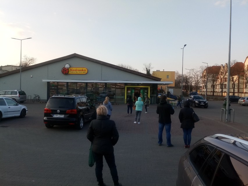 Kolejki przed sklepami w Krośnie Odrzańskim. Ostrzeżenia na...
