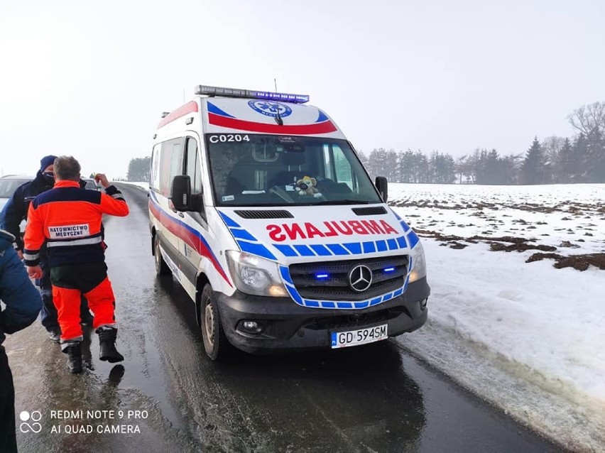 Zderzenie dwóch samochodów na drodze Szonowo - Lisnowo