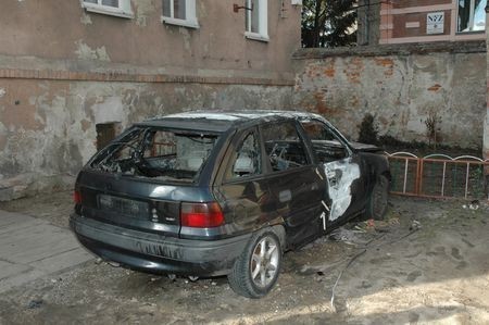 Świdnica: 17-latek podpalił samochód kolegi (zdjęcia)