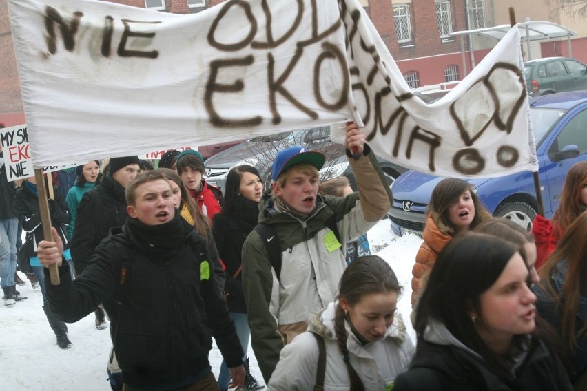 Manifestacja młodzieży Ekonomika z Raciborza [ZDJĘCIA i WIDEO]