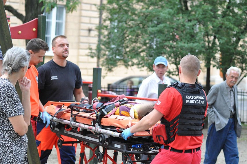 Wypadek na placu zabaw na pl. Litewskim (FOTO)