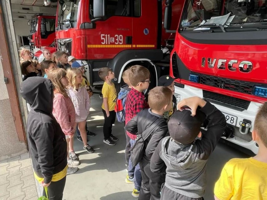 Dzień w remizie, czyli edukacyjne wizyty u strażaków z KP PSP w Radomsku. ZDJĘCIA 