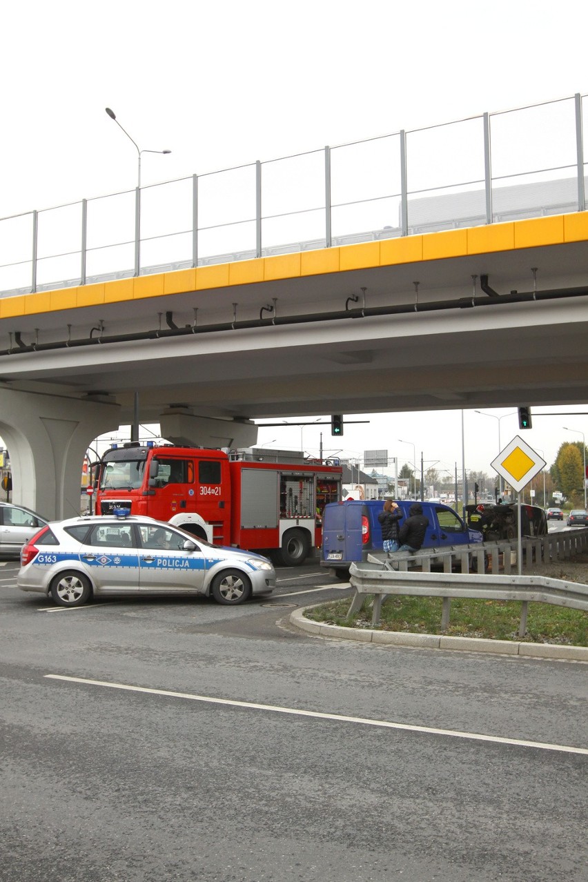 Kraków. Wypadek przy estakadzie przy ul. Nowohuckiej