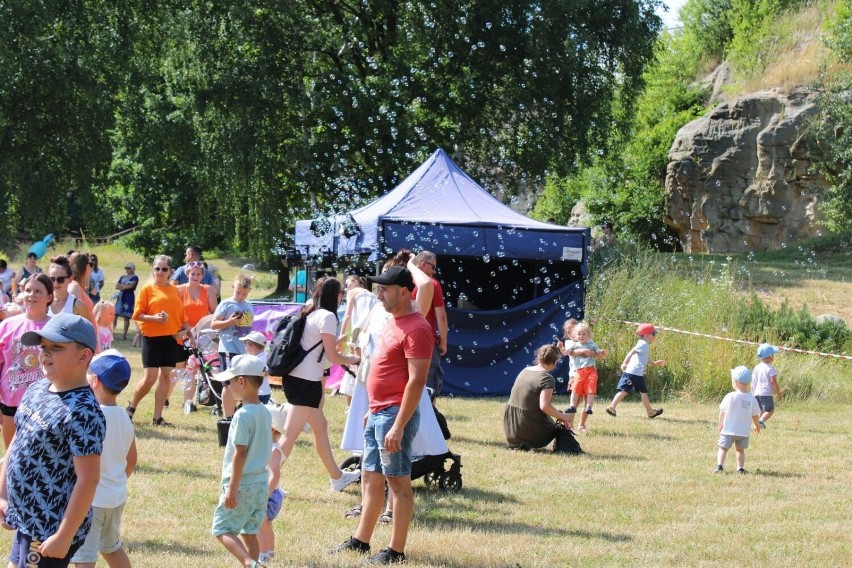 Mnóstwo dzieci i rodziców na Festiwalu Baniek Mydlanych w Starachowicach. Zobacz zdjęcia