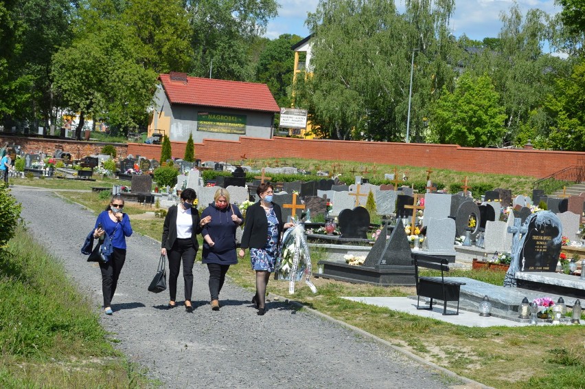 Tłumy pożegnały Kacpra Zielińskiego na cmentarzu komunalnym...