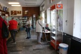 Ta apteka w Ciechocinku ma ponad 150 lat. Chcieli ją zlikwidować. Protestowali mieszkańcy i kuracjusze [zdjęcia]
