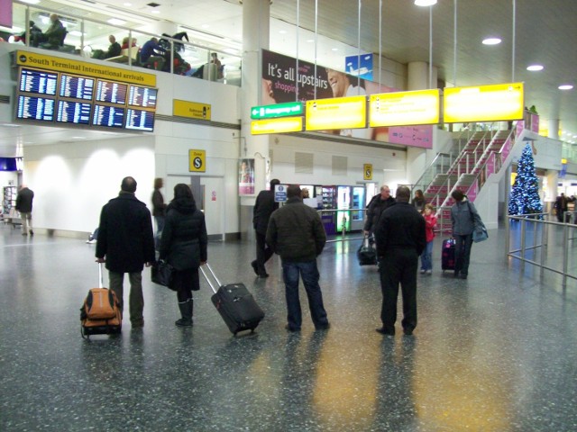 Lotnisko Gatwick w Londynie. Dla Polaków miejsce powrotów i wyjazdów.