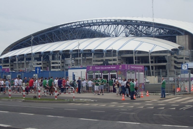 Euro 2012: W Poznaniu coraz więcej kibiców wokół stadionu [ZDJĘCIA]