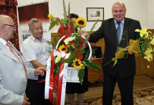 Prezydent Nowego Sącza Ryszard Nowak odbiera gratulacje od miejskich radnych