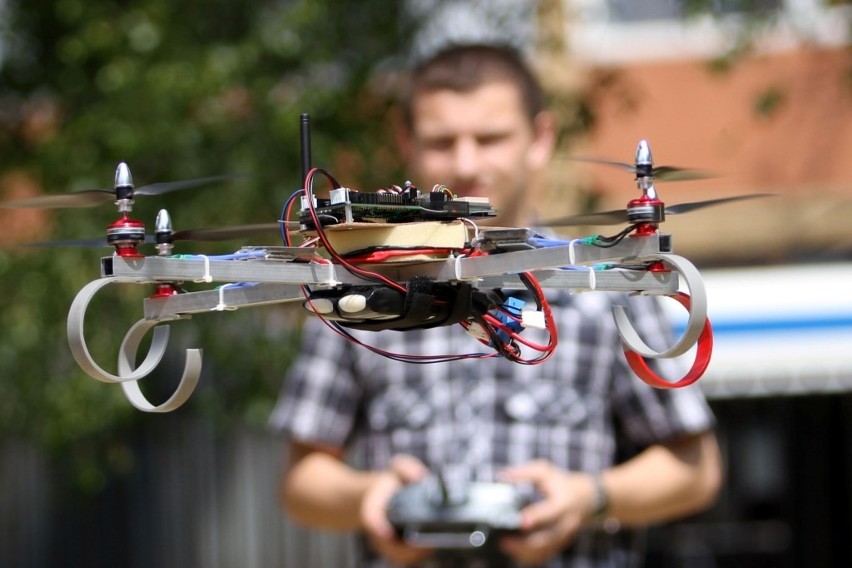 Kraków: Sławomir Blok, student AGH stworzył quadcopter. Czyli czterośmigłowiec
