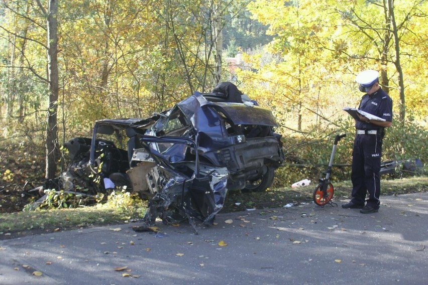 Wypadek na drodze Wilkszyn - Wrocław. Cztery osoby ranne, w tym dwie ciężko (ZDJĘCIA)