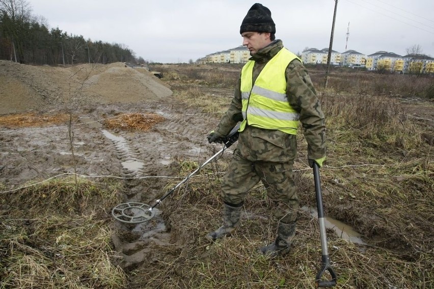 Saperzy czekali na ranek. Bombę wywieziono o świcie na poligon (ZDJĘCIA)