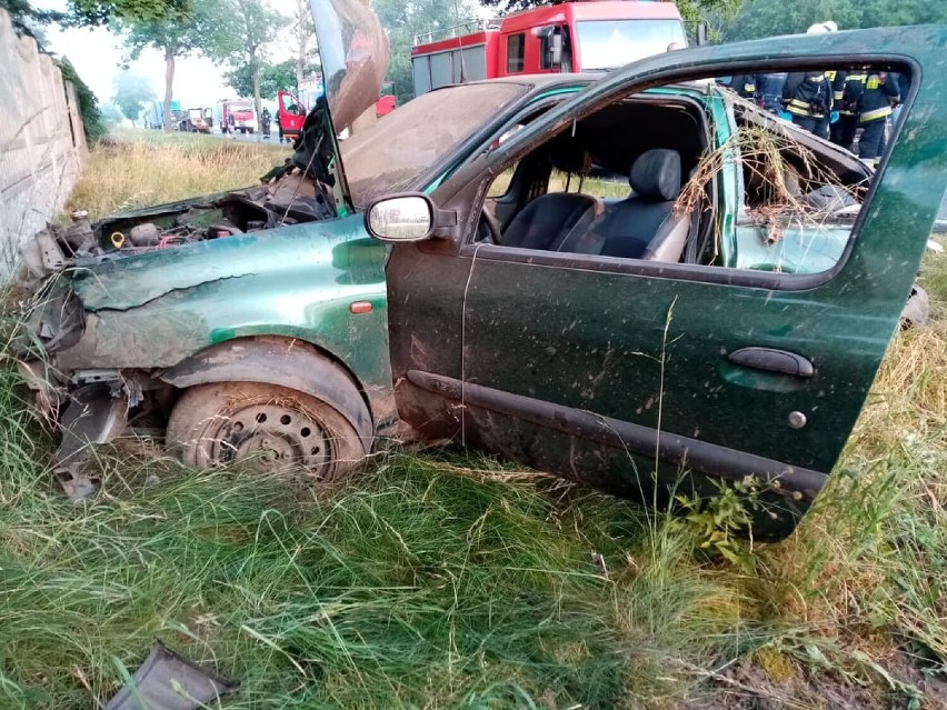 Wypadek w Pruścach pod Rogoźnem. Jedna osoba trafiła do szpitala