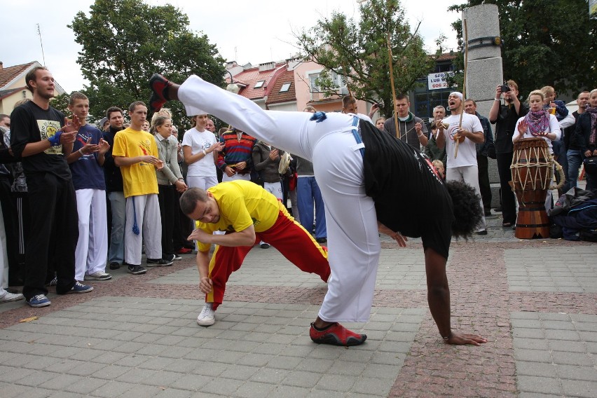 Capoeira: Sztuka walki, taniec, muzyka, gra i...sposób na życie