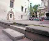 Kraków: deskorolkarze zniszczyli plac