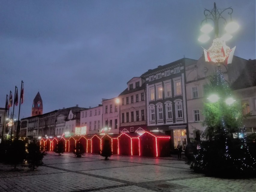 Rynek w Ostrowie Wielkopolskim w świątecznej odsłonie